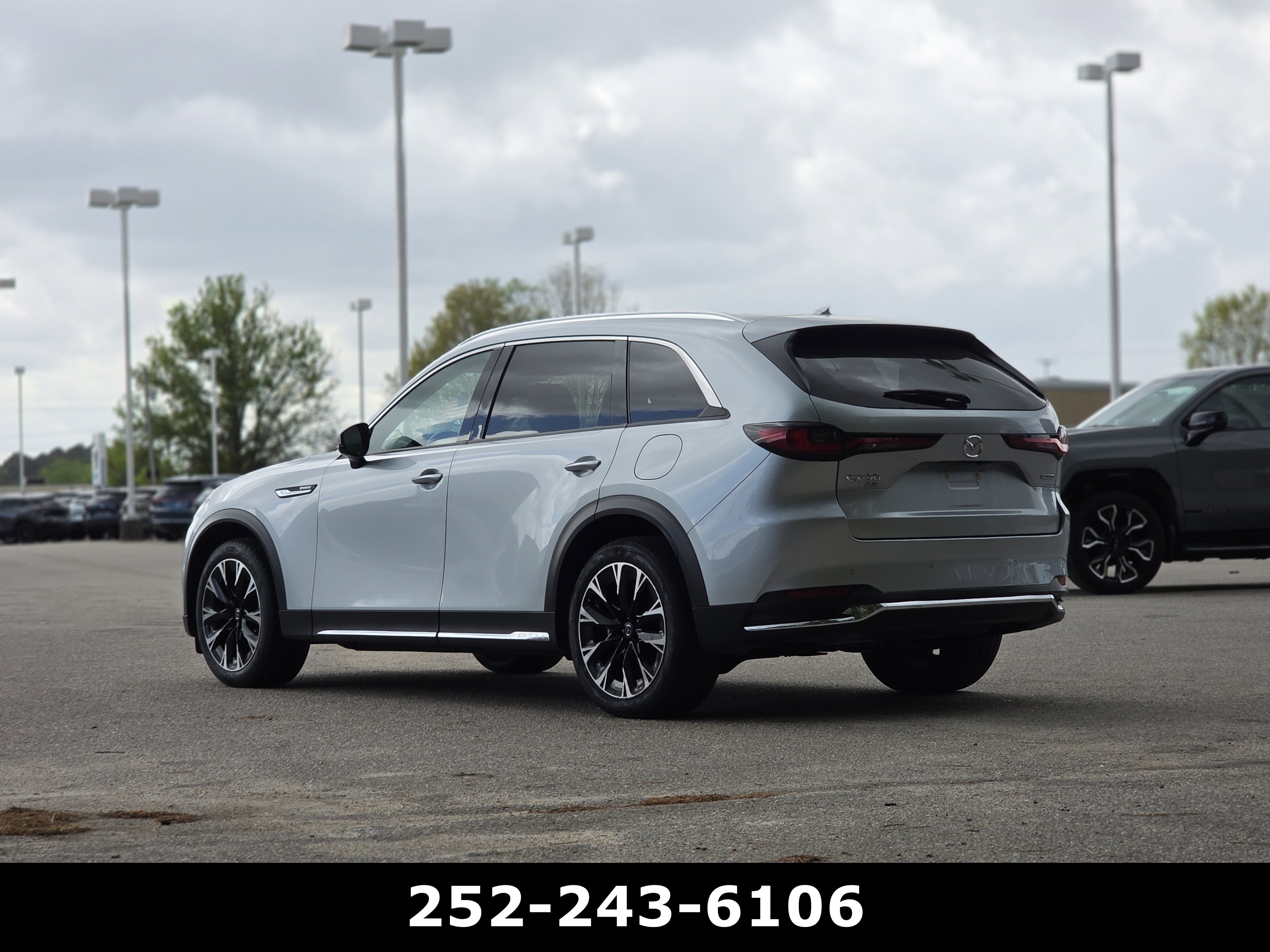 Used 2024 MAZDA CX-90 Plug-In Hybrid w/ Premium Pkg image 5