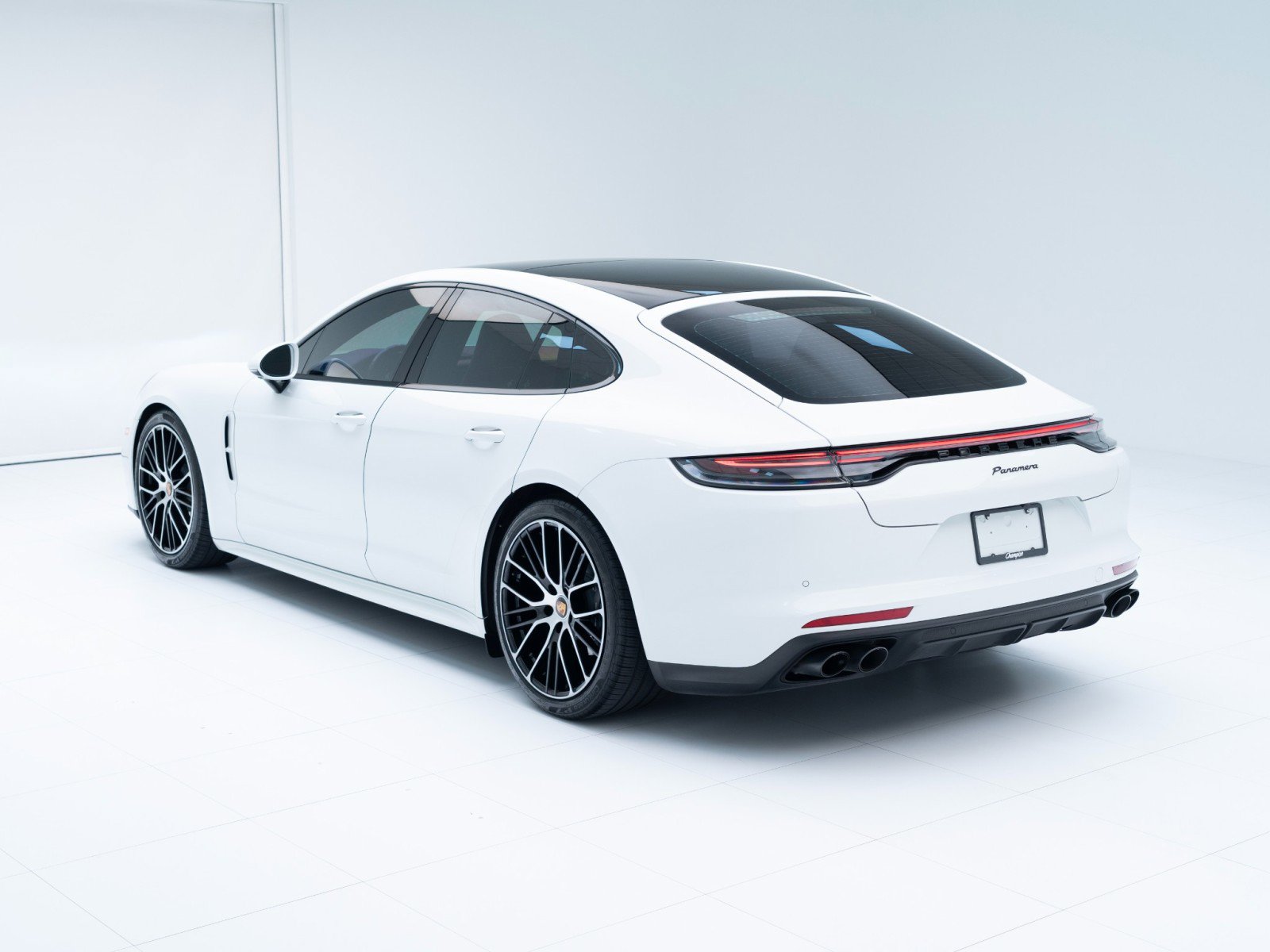 Certified 2023 Porsche Panamera Platinum Edition image 3