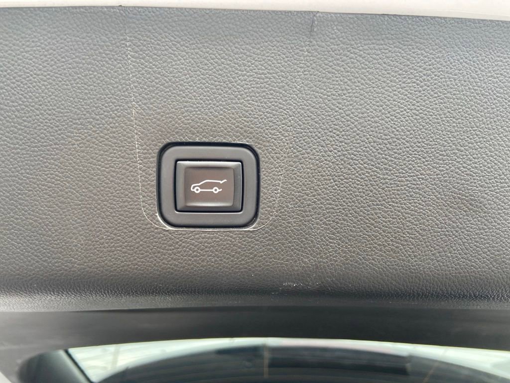 Used 2023 Chevrolet Traverse LT w/ Rear Camera Mirror Package AWD/4WD image 11
