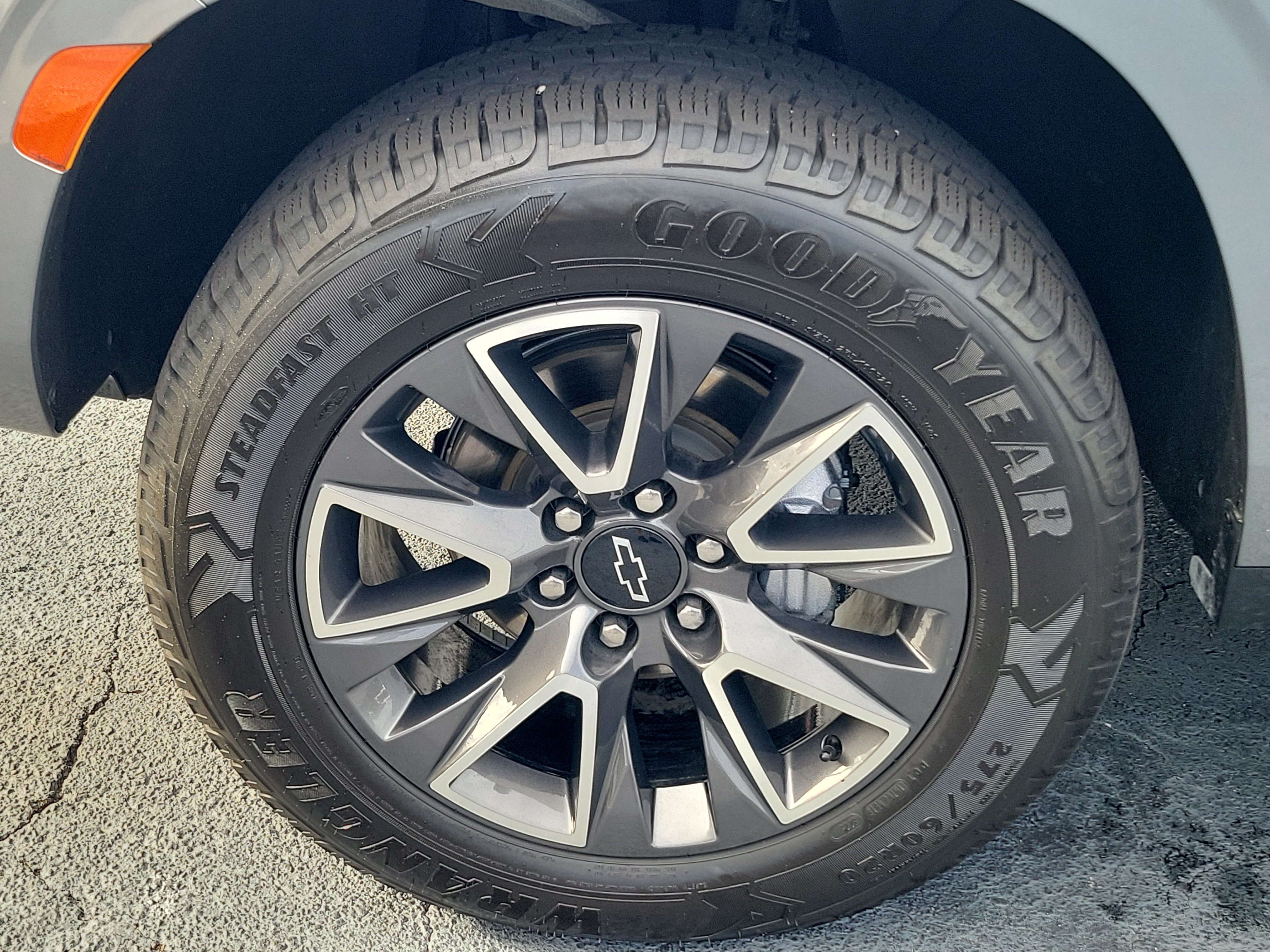 Used 2022 Chevrolet Suburban Z71 AWD/4WD image 7