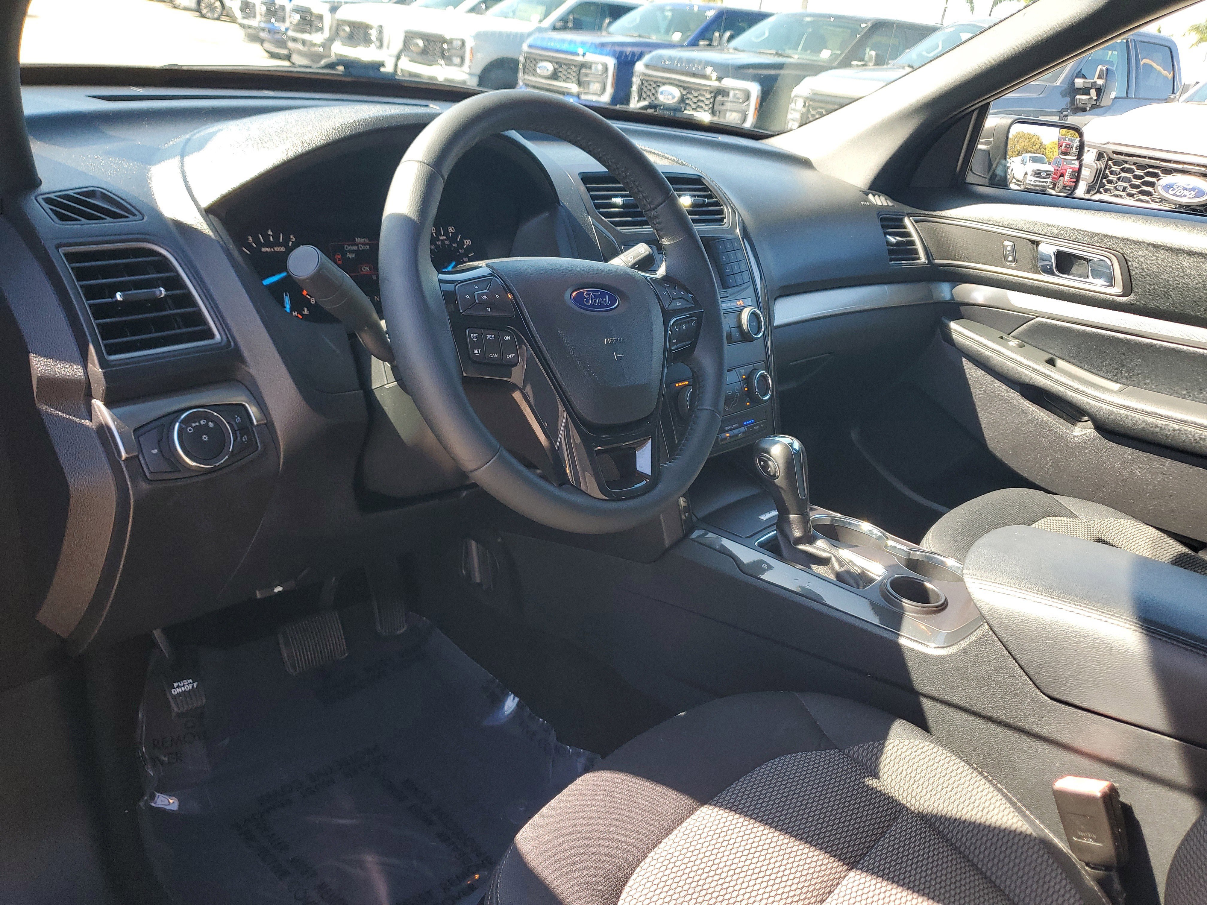 Used 2019 Ford Explorer XLT image 12