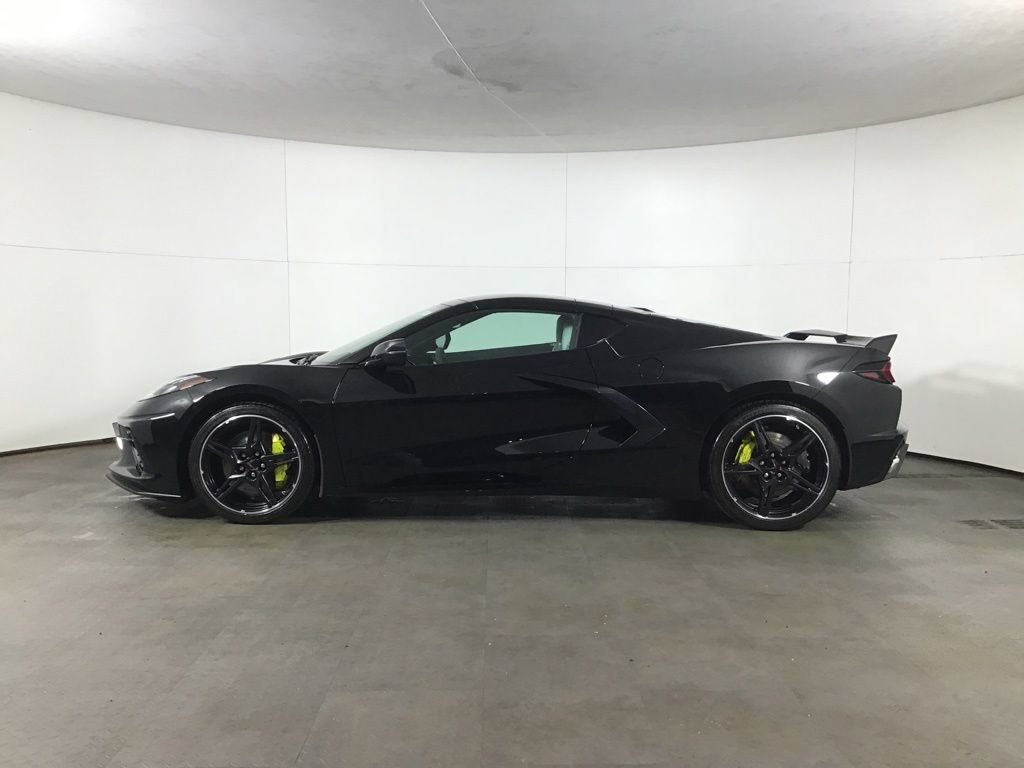 Used 2021 Chevrolet Corvette Stingray Preferred Cpe w/ Z51 Performance Package RWD image 2