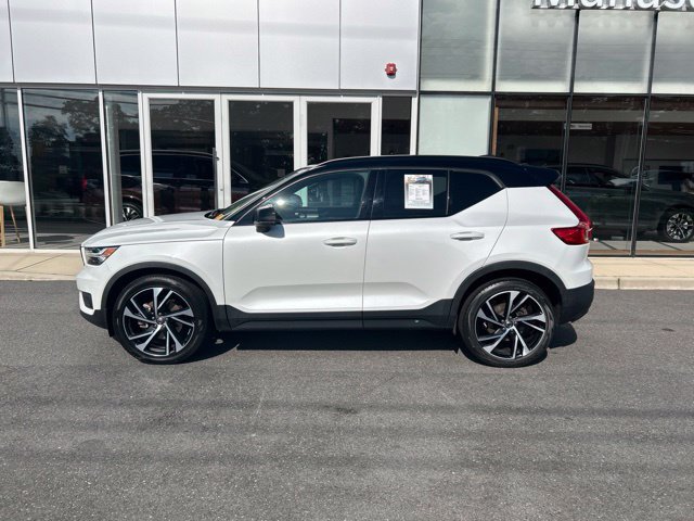 Used 2021 Volvo XC40 T5 R-Design w/ Climate Package AWD/4WD image 2