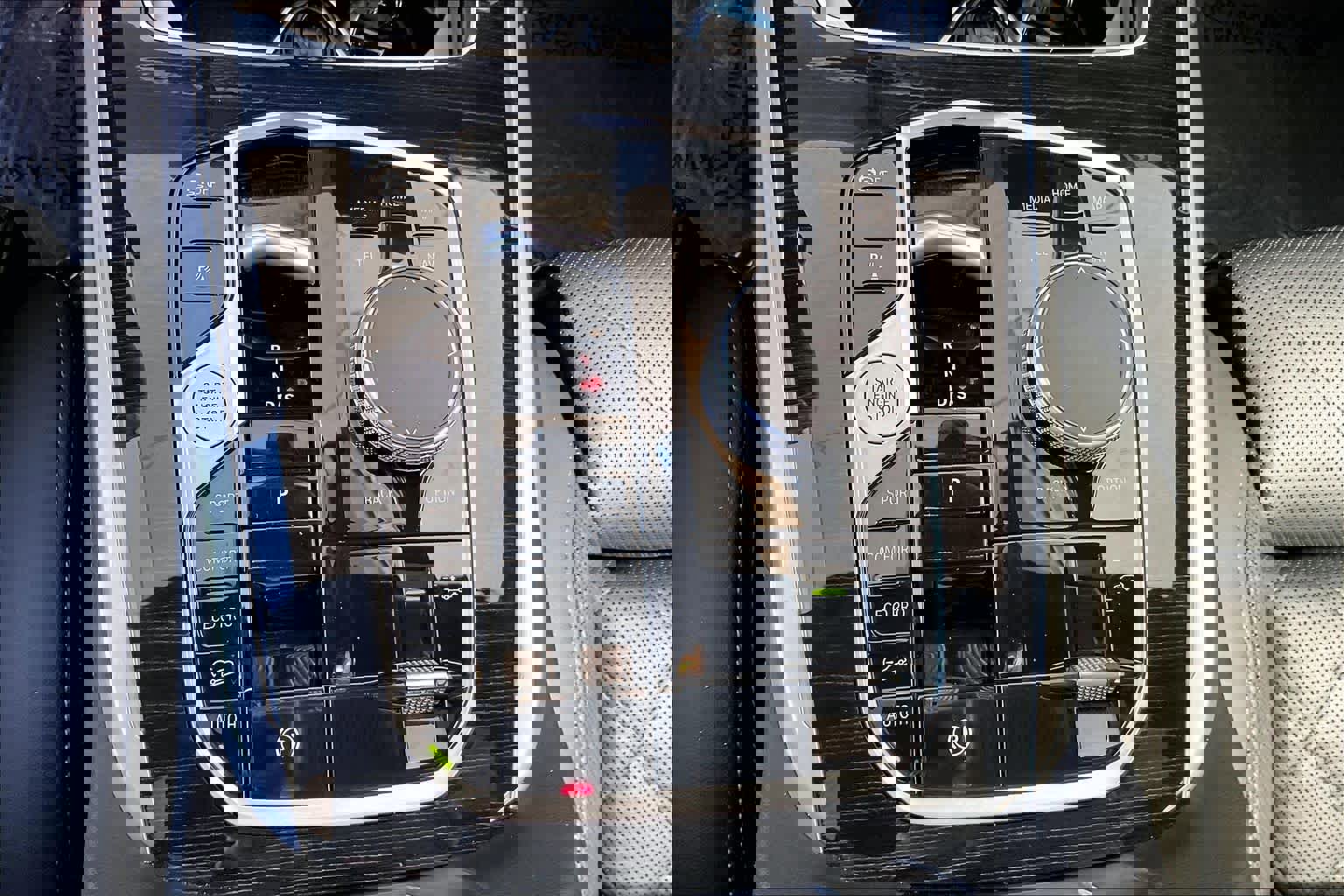 Used 2025 BMW X7 xDrive40i w/ M Sport Package image 33