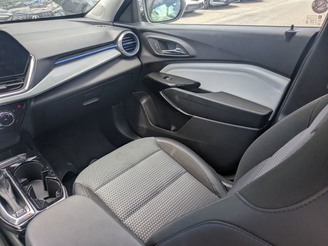 Used 2025 Chevrolet Trax LT w/ LT Convenience Package FWD image 47