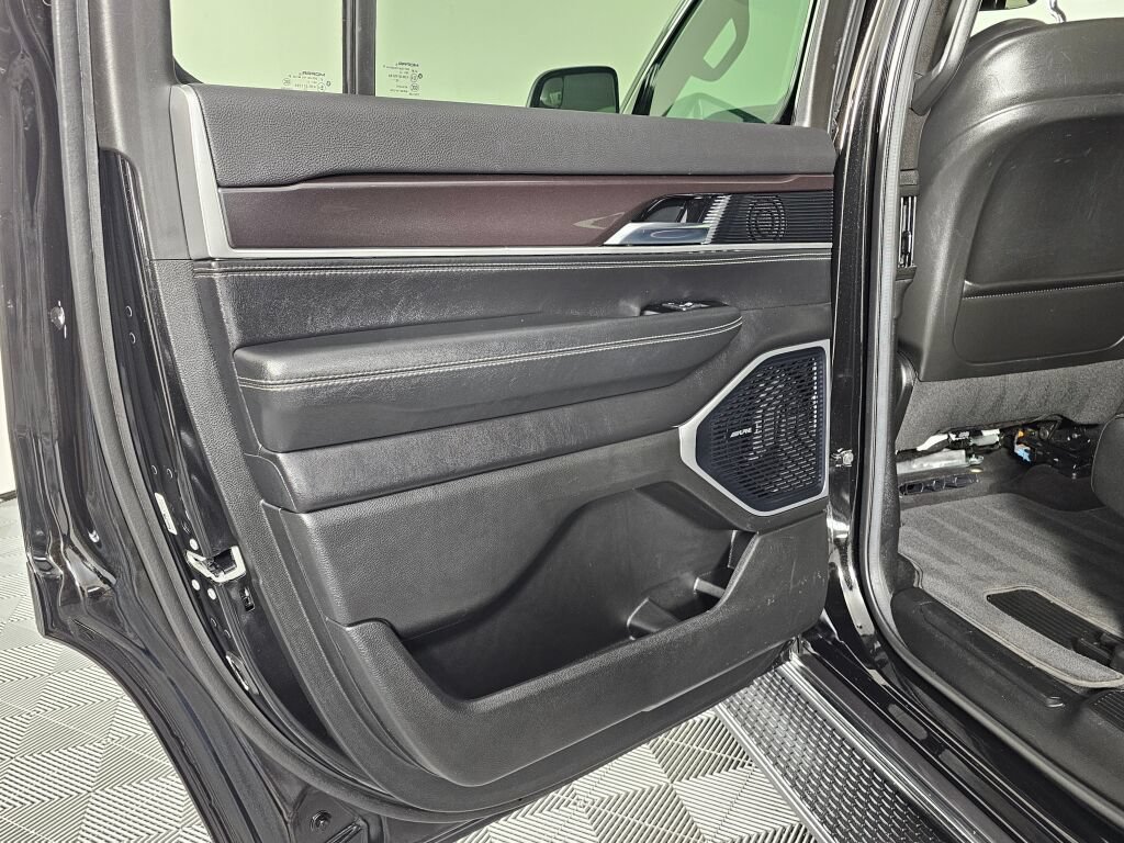 Used 2022 Jeep Wagoneer Series I AWD/4WD image 32