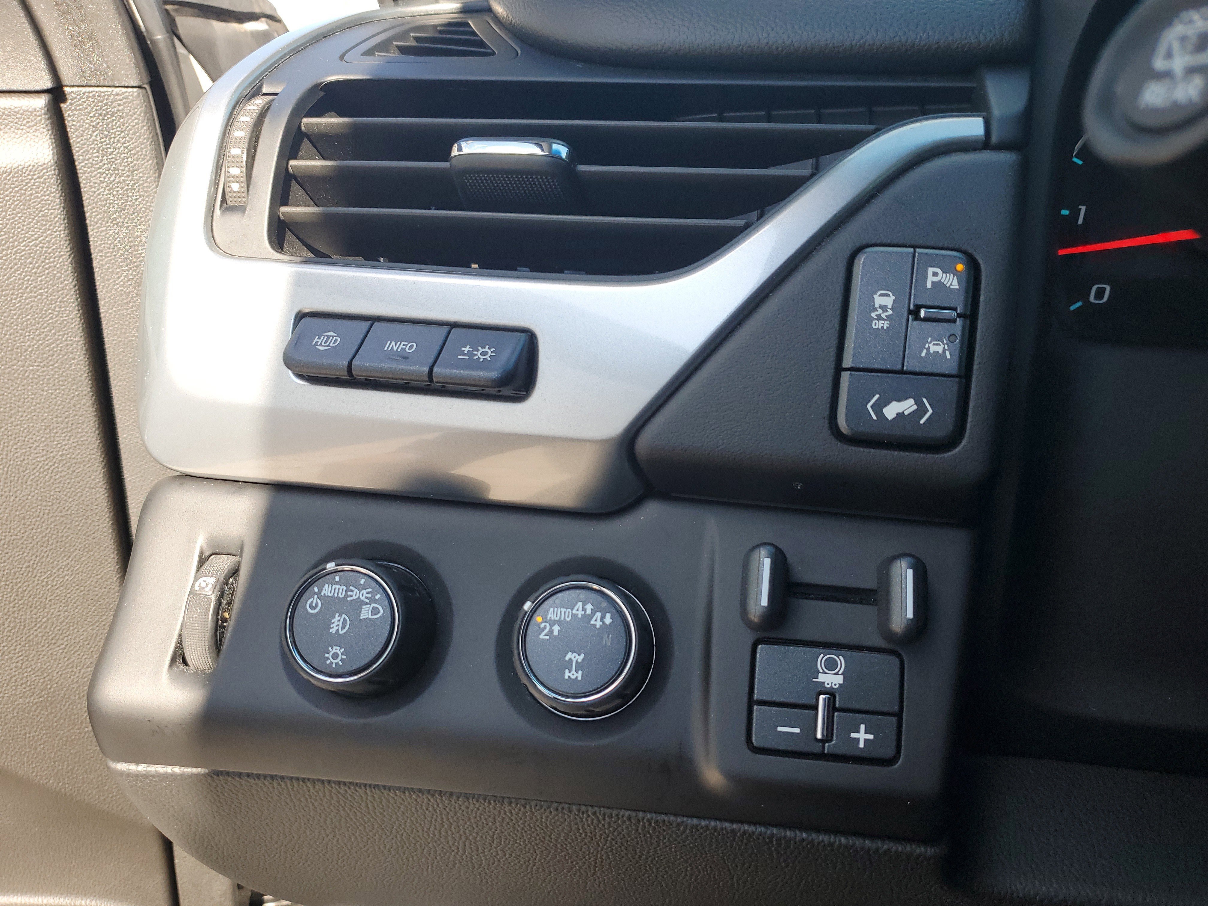 Used 2020 Chevrolet Suburban Premier image 25