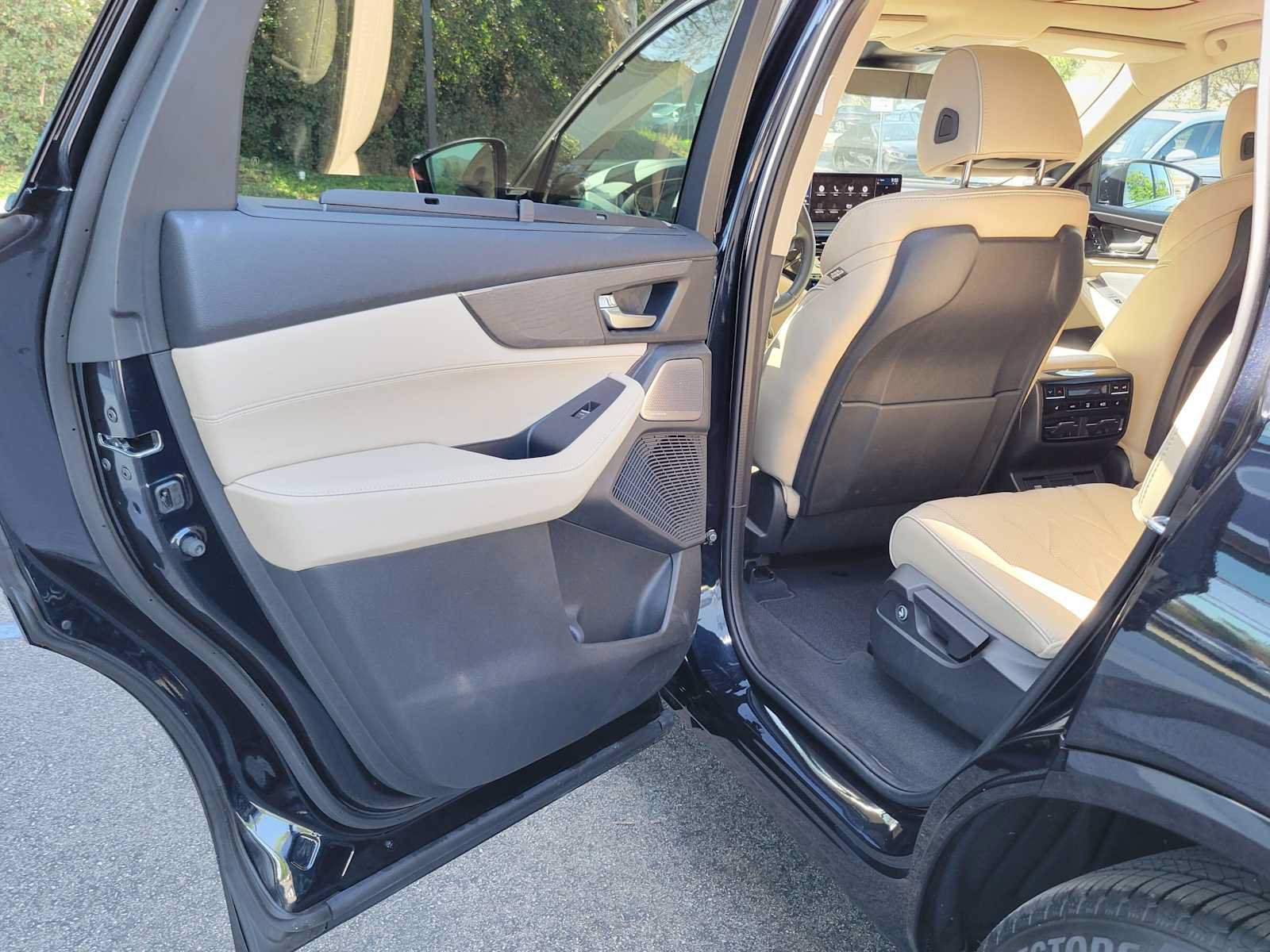 Certified 2025 Acura MDX SH-AWD w/ Advance Package image 18