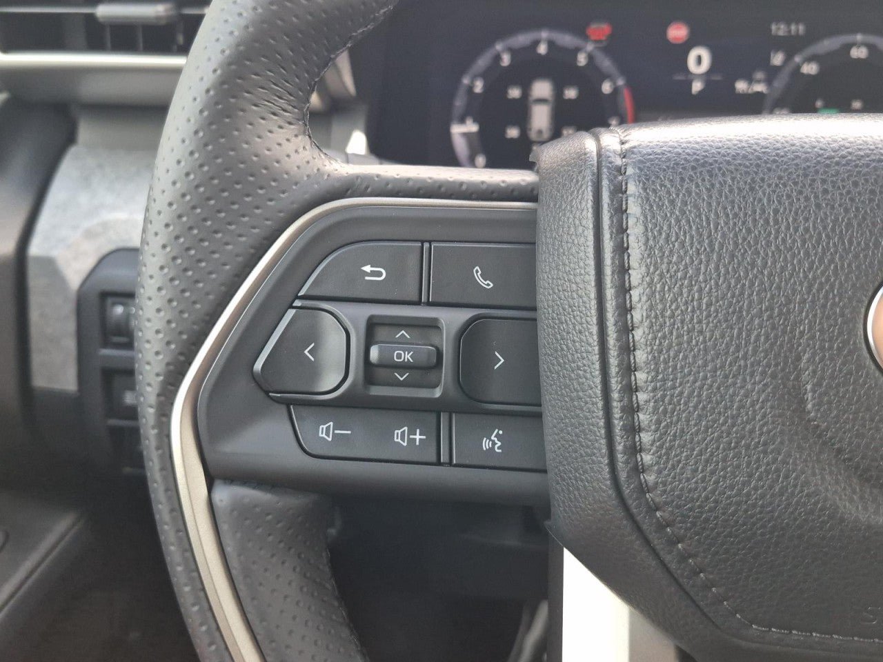 Used 2025 Toyota 4Runner Trailhunter AWD/4WD image 25