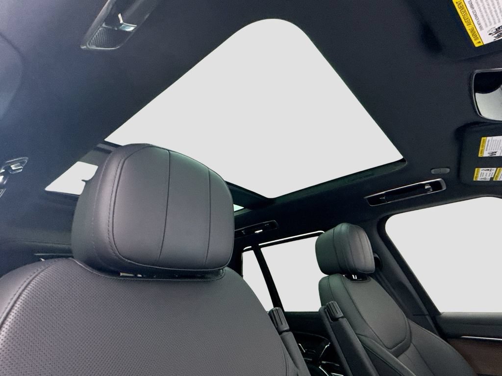Certified 2025 Land Rover Range Rover SE AWD/4WD image 17