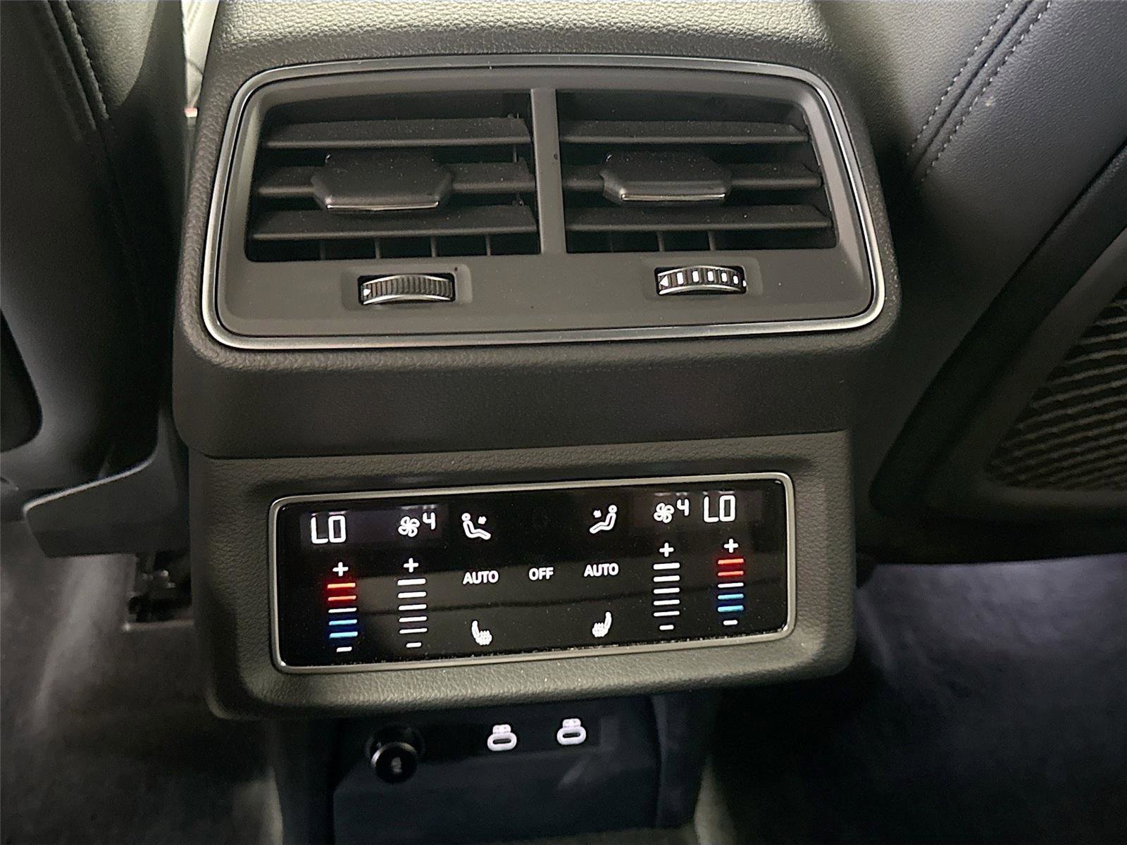 Certified 2024 Audi Q8 e-tron Premium Plus w/ Premium Plus Package AWD/4WD image 26
