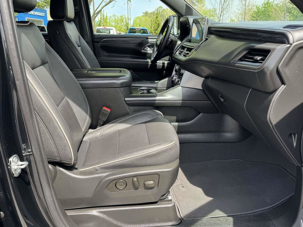 Used 2023 GMC Yukon SLT w/ SLT Luxury Package AWD/4WD image 14