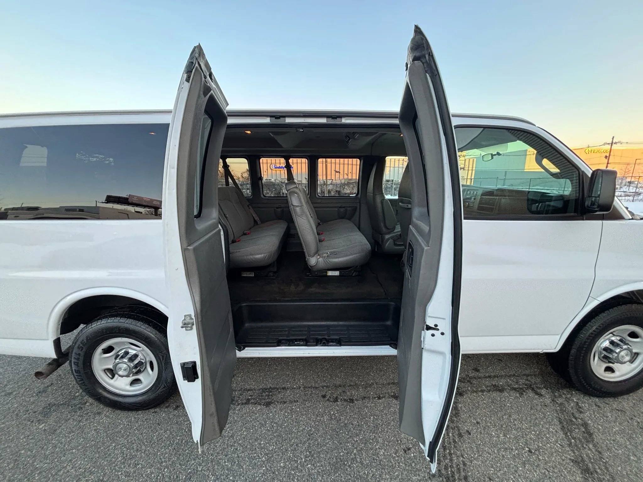 Used 2017 Chevrolet Express 2500 LT w/ LT Preferred Equipment Group image 24