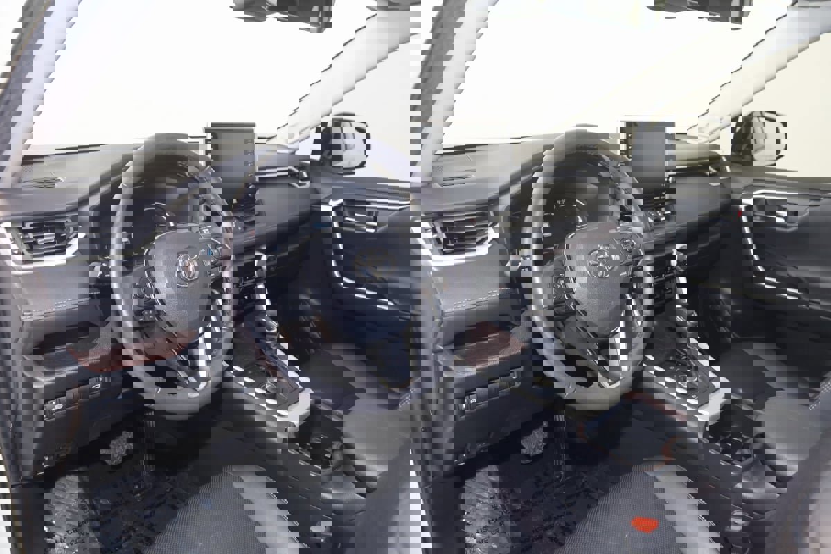 Used 2022 Toyota RAV4 Limited image 23