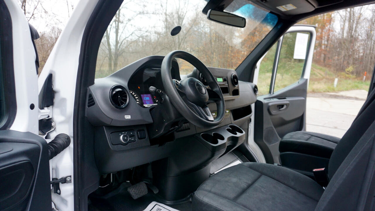 Used 2019 Freightliner Sprinter 170 image 14