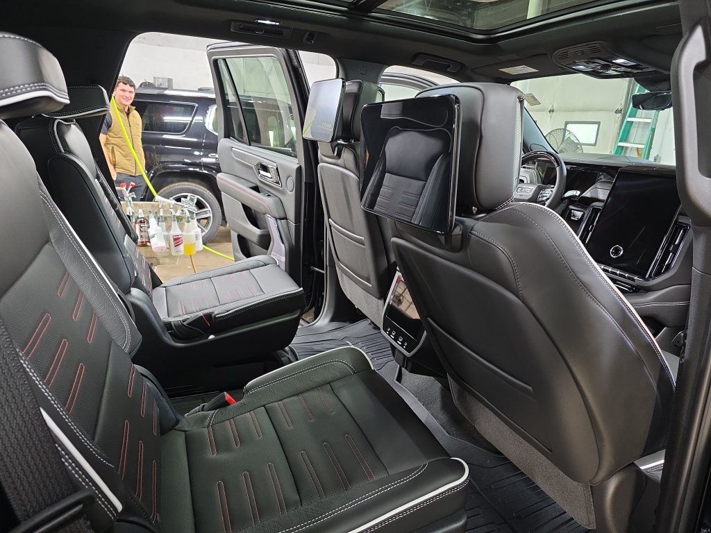 New 2026 GMC Yukon AT4 Ultimate AWD/4WD image 13