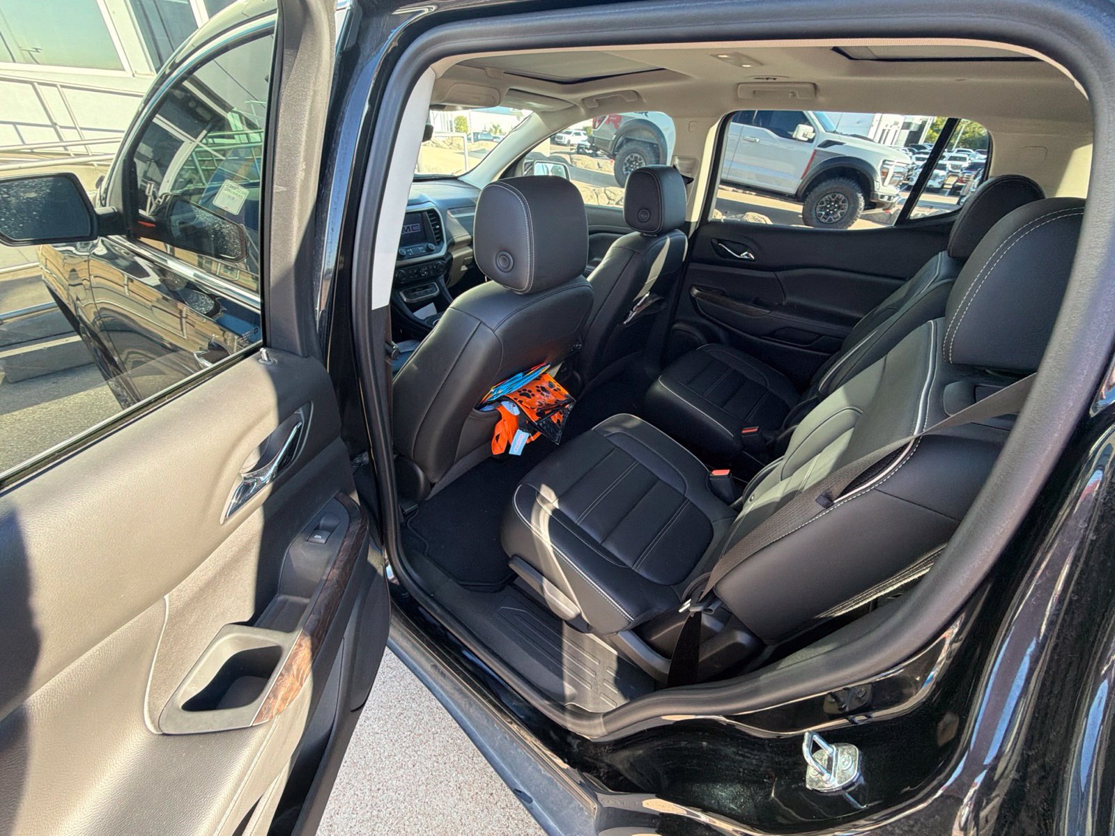 Used 2023 GMC Acadia Denali w/ Black Diamond Edition FWD image 10