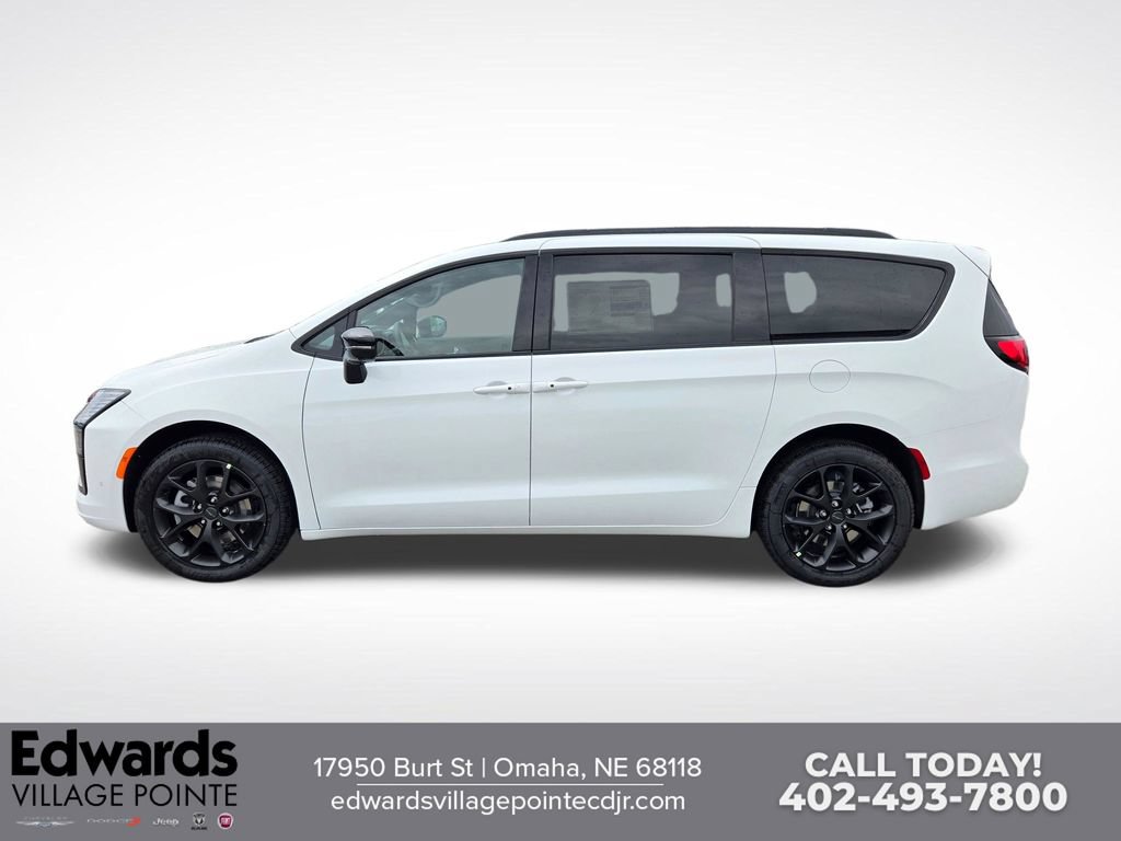 New 2027 Chrysler Pacifica Limited AWD/4WD image 7