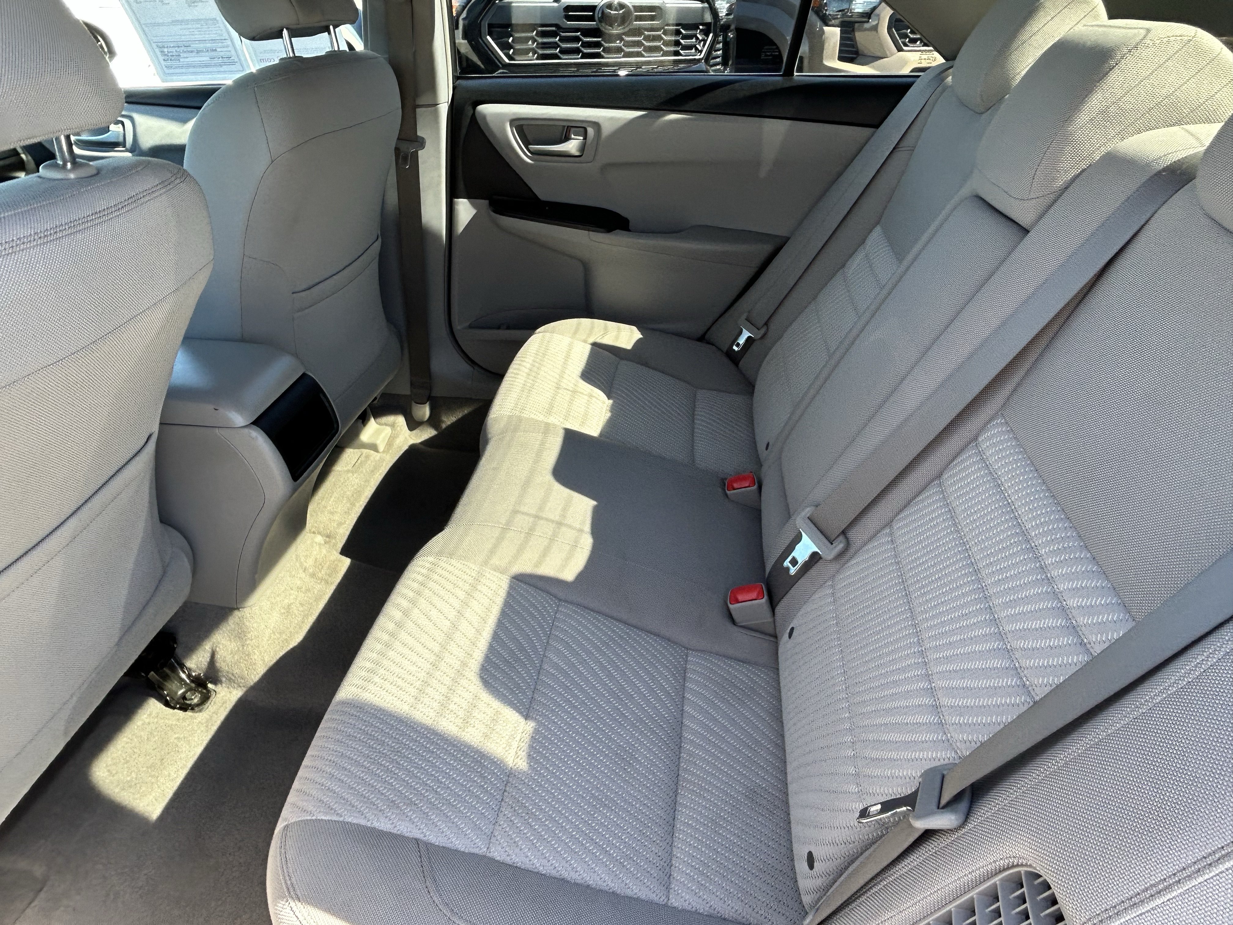 Used 2017 Toyota Camry LE FWD image 14