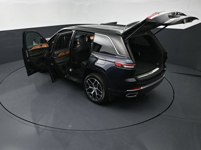 Used 2024 Jeep Grand Cherokee Summit AWD/4WD image 28