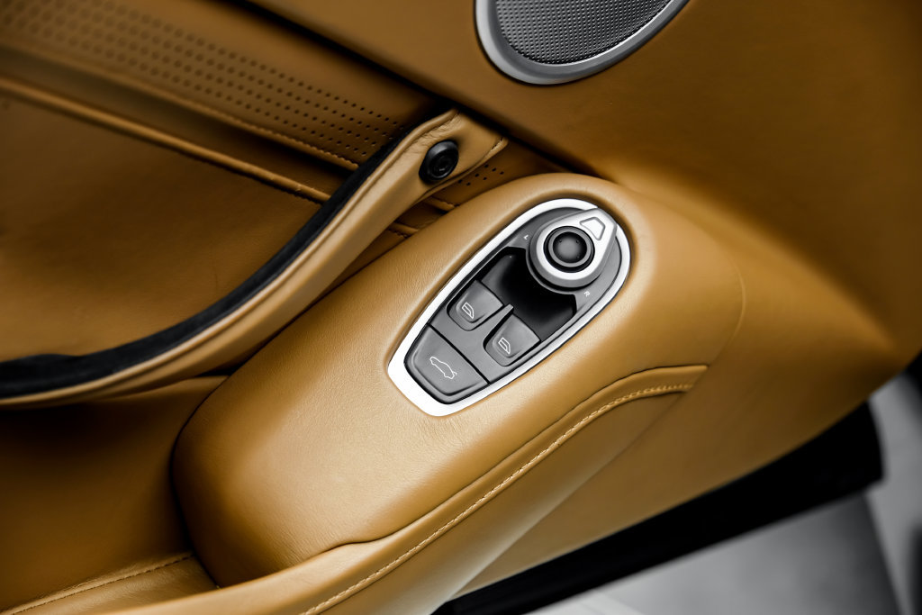 Used 2020 Aston Martin V8 Vantage Coupe RWD image 51