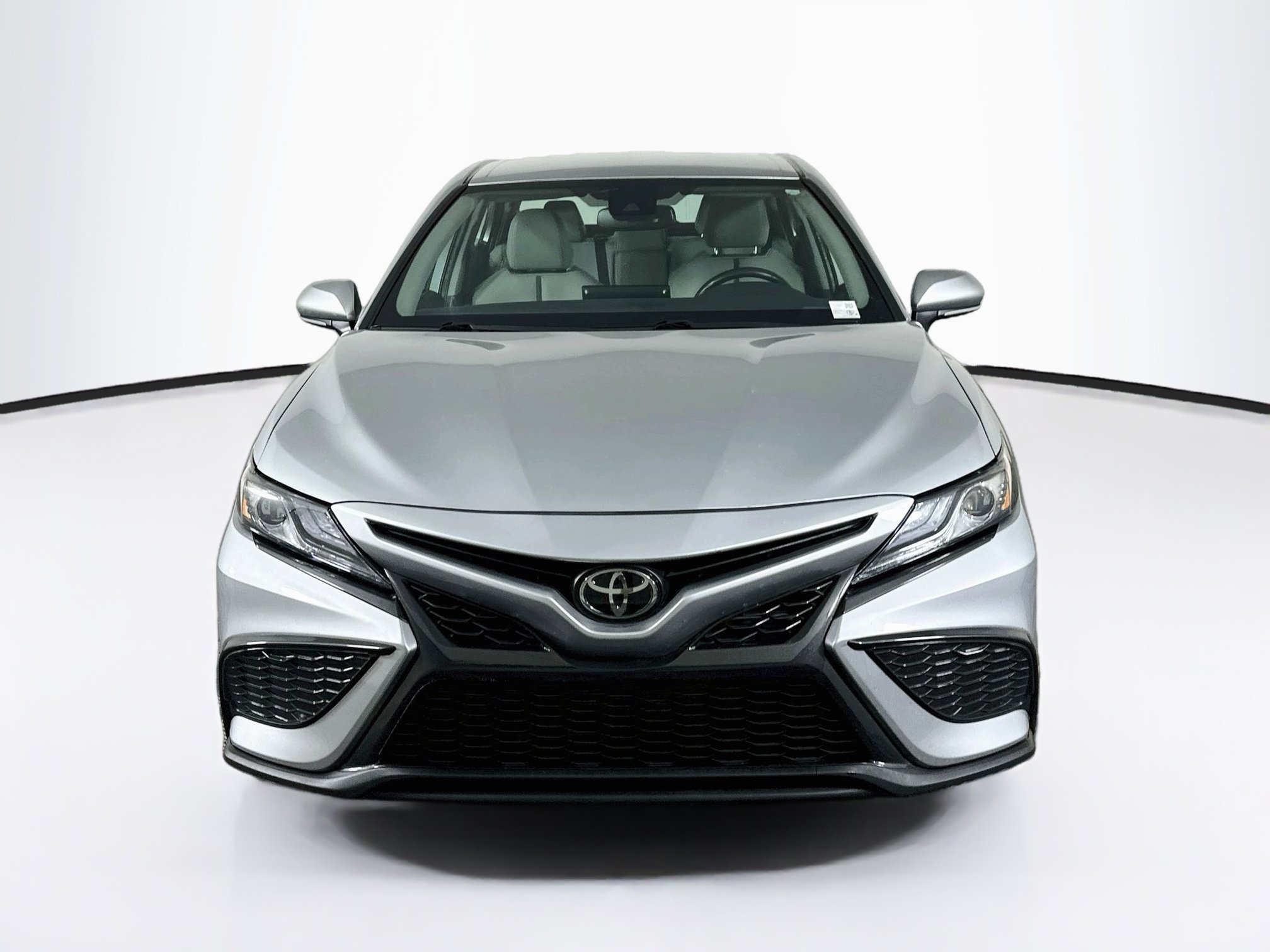 Used 2024 Toyota Camry XSE FWD image 2