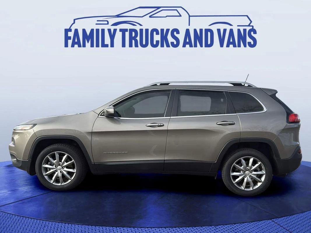Used 2018 Jeep Cherokee Limited image 2