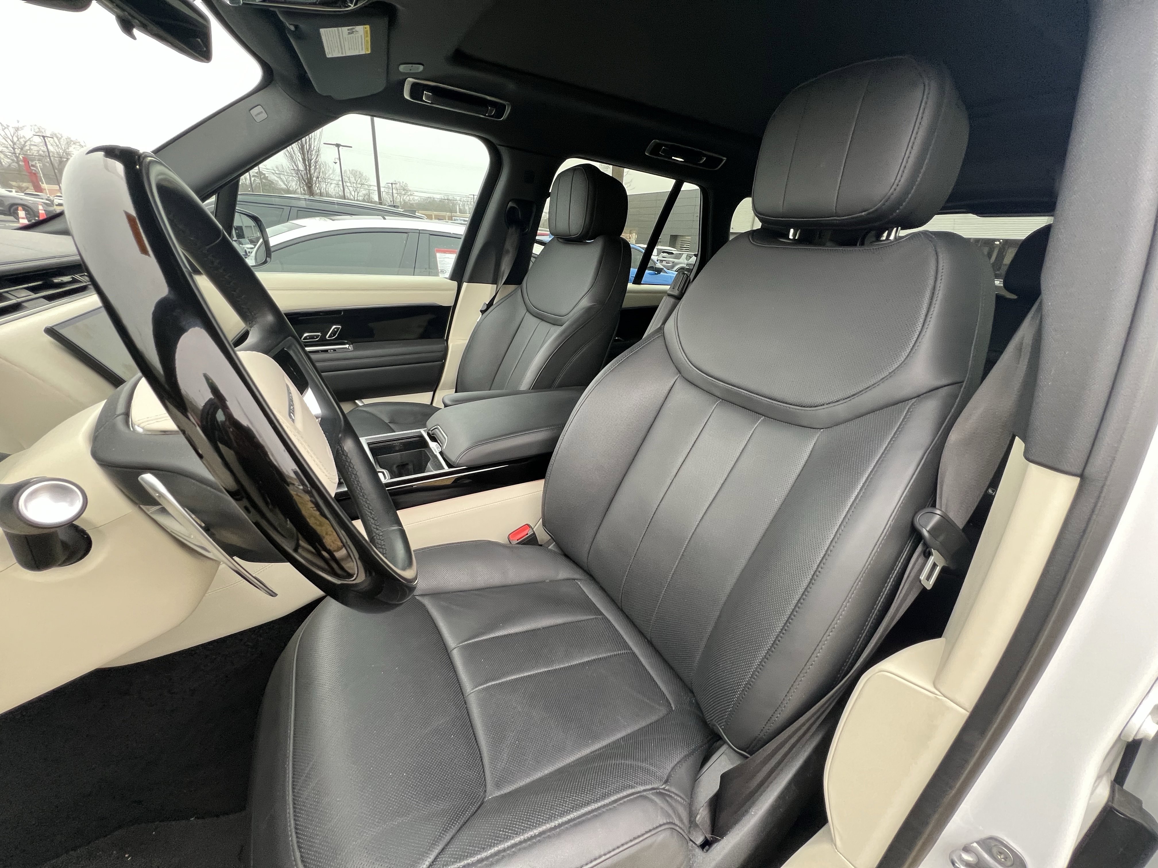 Certified 2023 Land Rover Range Rover SE image 16