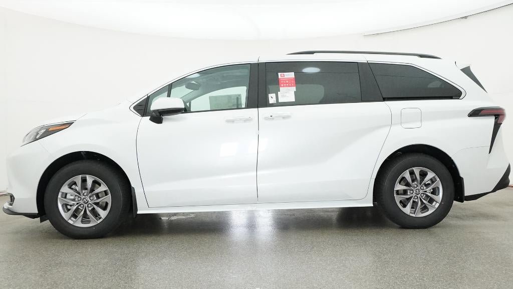 New 2026 Toyota Sienna XLE FWD image 19