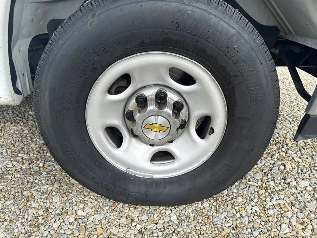 Used 2025 Chevrolet Express 3500 LT w/ LT Preferred Equipment Group RWD image 13