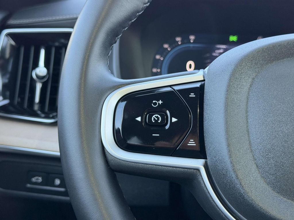 Used 2025 Volvo XC90 T8 Ultra image 9