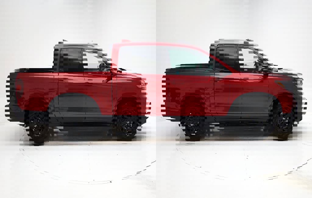 Used 2025 Honda Ridgeline Black Edition image 3