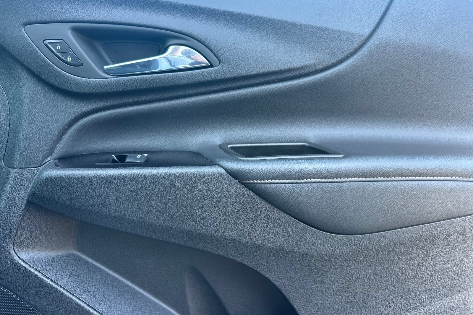 Used 2023 Chevrolet Equinox Premier FWD image 20