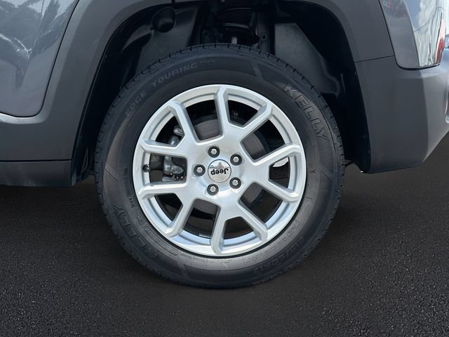 Used 2023 Jeep Renegade Latitude AWD/4WD image 30