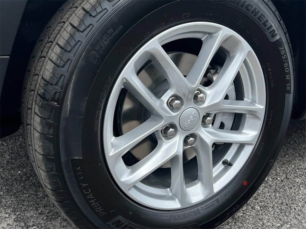 New 2025 Jeep Grand Cherokee Laredo X w/ Luxury Tech Group I image 9