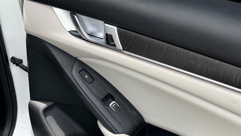 Used 2018 Honda Accord Touring image 40