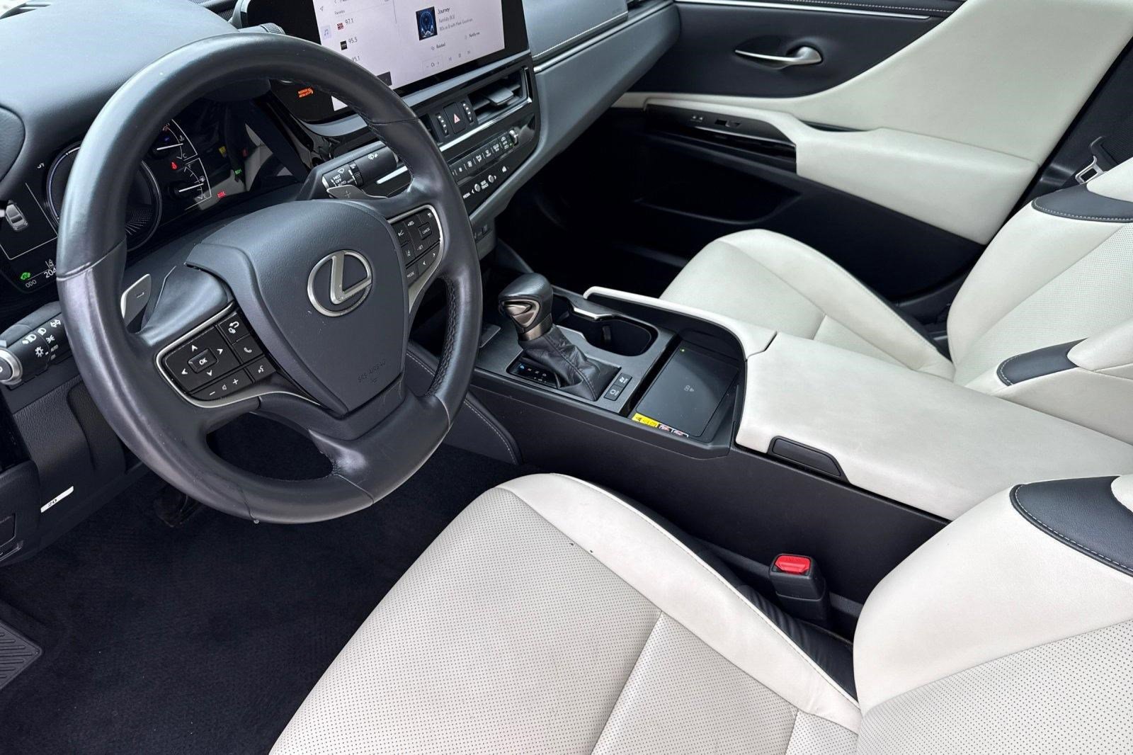 Used 2025 Lexus ES 300h w/ Premium Package FWD image 4
