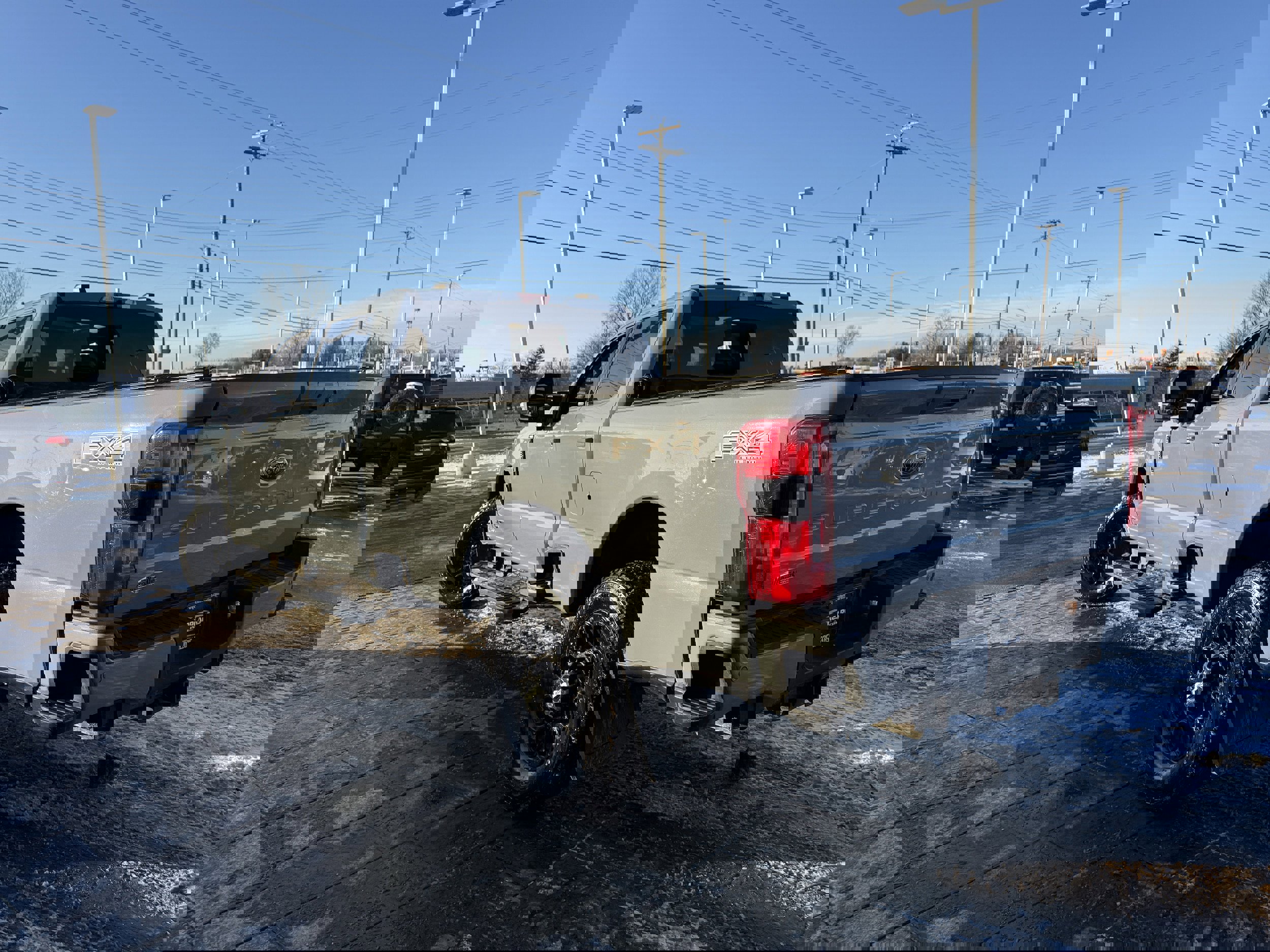 Used 2025 Ford F250 Lariat w/ Black Appearance Package image 5