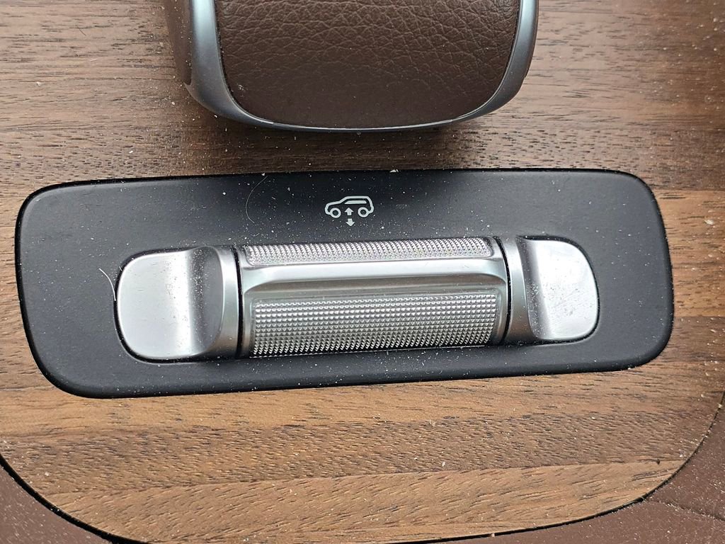 Used 2024 Mercedes-Benz GLS 580 4MATIC image 36