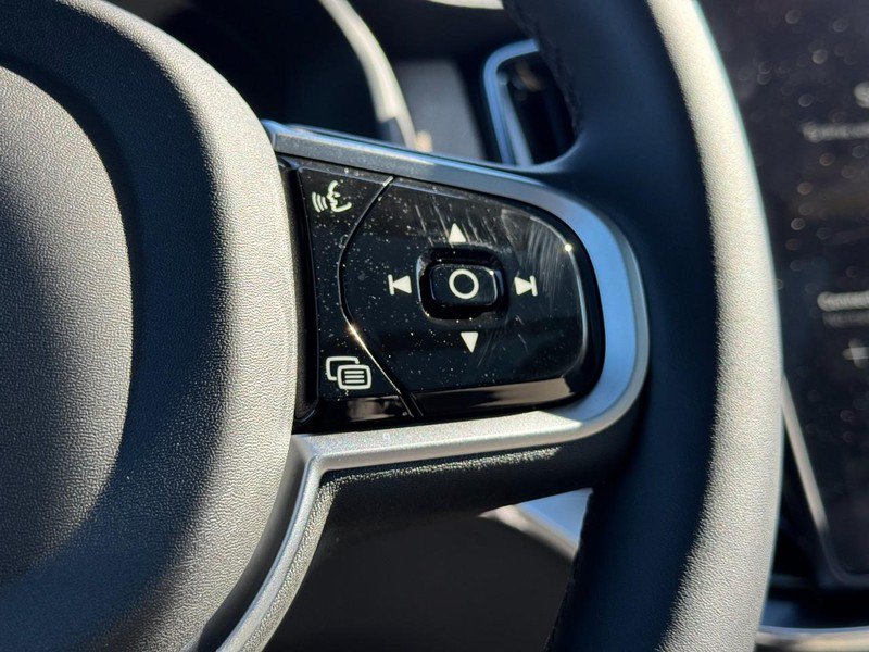 New 2026 Volvo XC90 T8 Plus w/ Protection Package Premier AWD/4WD image 12
