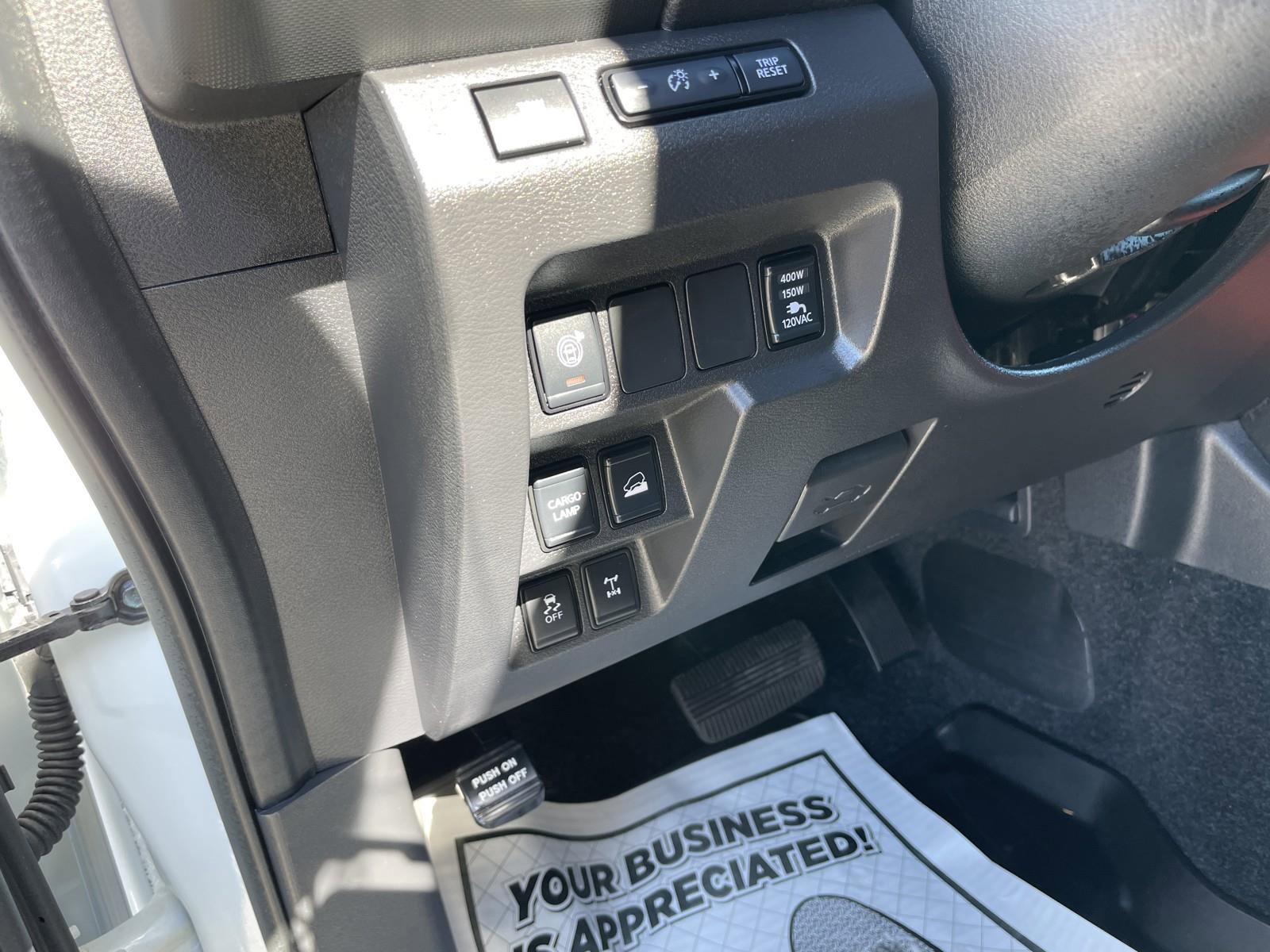 Used 2024 Nissan Frontier PRO-4X w/ Pro Premium Package image 12