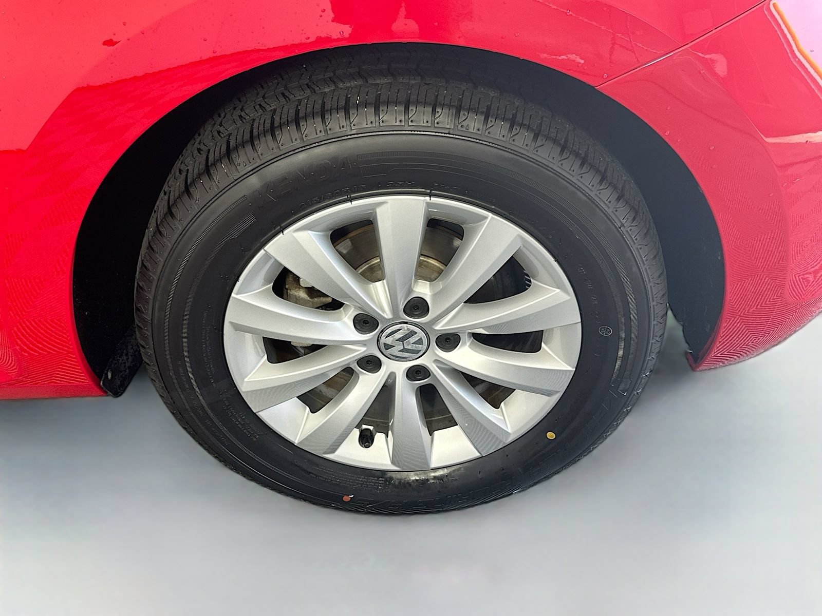 Used 2019 Volkswagen Beetle 2.0T S FWD image 28
