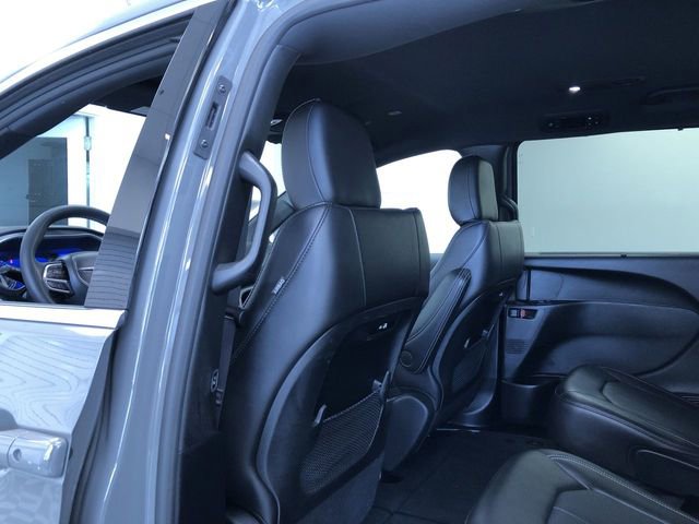 Used 2025 Chrysler Pacifica Select FWD image 19
