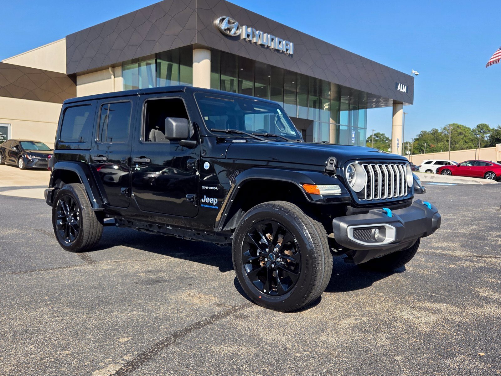 Used 2024 Jeep Wrangler Unlimited Sahara AWD/4WD image 1
