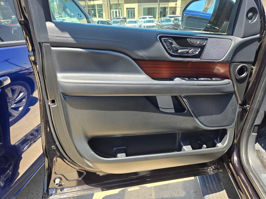 Used 2024 Lincoln Navigator Reserve AWD/4WD image 8
