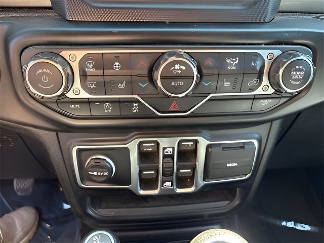 Used 2019 Jeep Wrangler Unlimited Sahara w/ Cold Weather Group AWD/4WD image 13