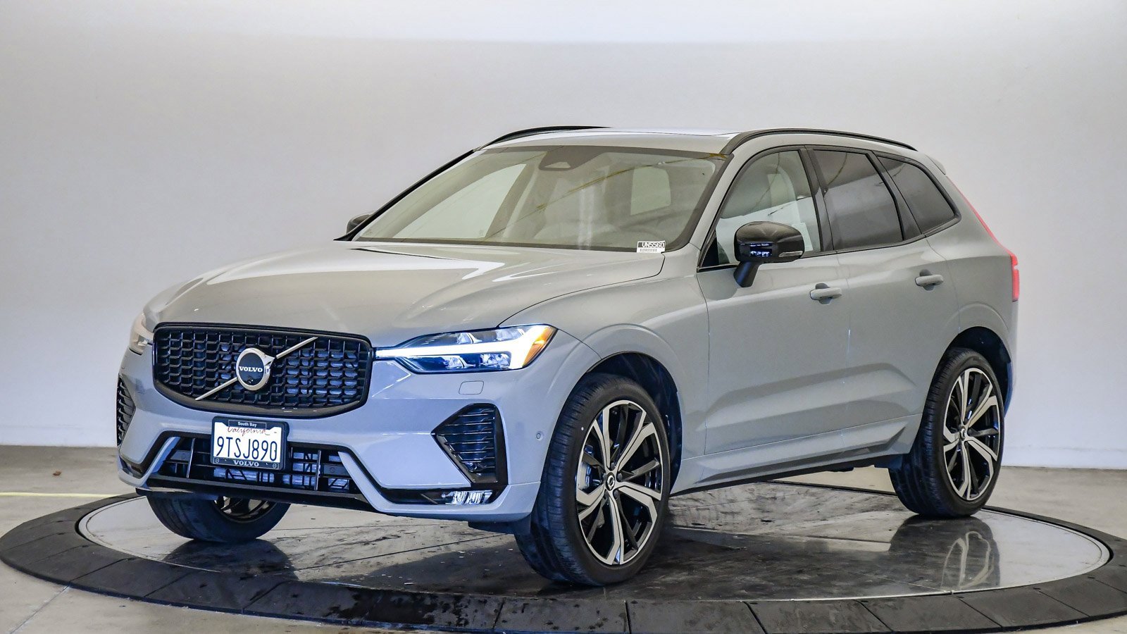Certified 2025 Volvo XC60 B5 Ultra w/ Protection Package Premier image 1