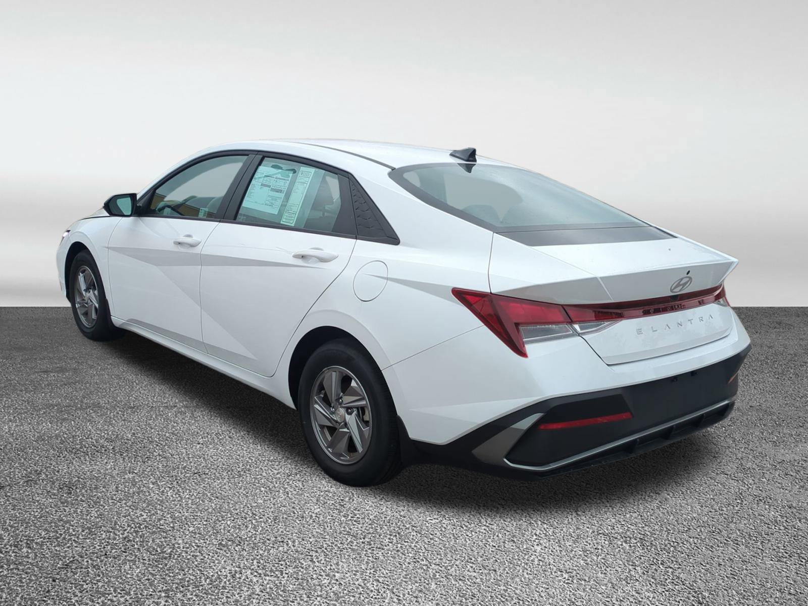 New 2025 Hyundai Elantra SE image 6