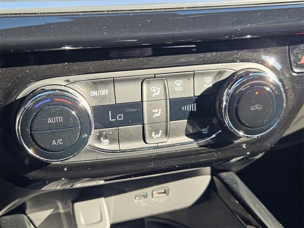 Used 2024 Chevrolet Trax RS w/ Sunroof Package image 27