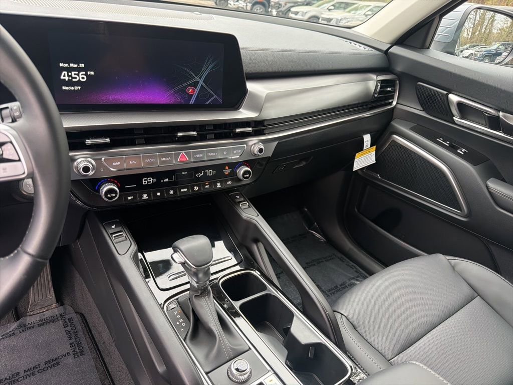 Certified 2025 Kia Telluride S image 19